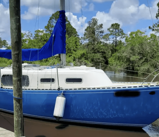 With 6-ft. headspace in the cabin, this family cruiser is well-suited for lakes and coastal adventures. (Photo courtesy of PopSells.com)